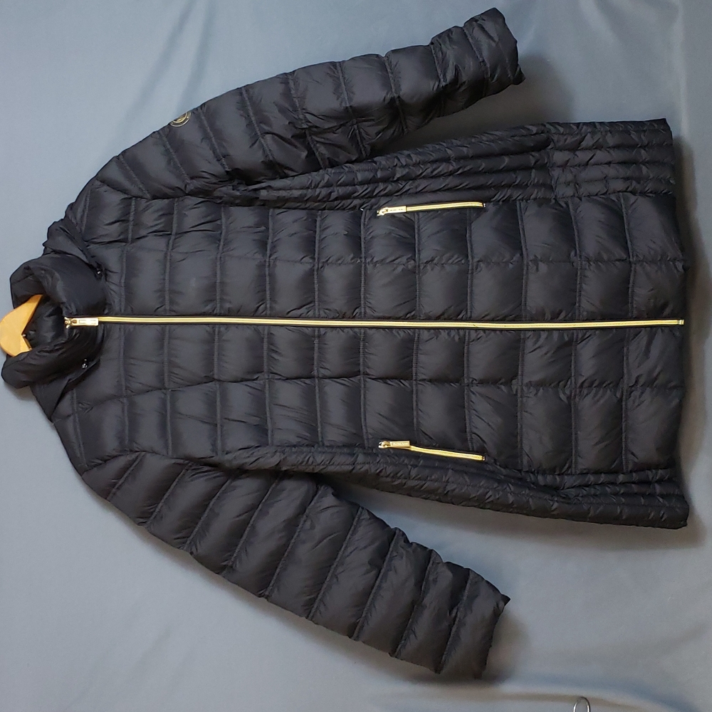 Michael Kors Black Puffer Jacket XL selling because it’s longer then I like